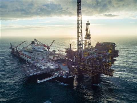 02 Pioneering Spirit moving in around the Bravo platform_01