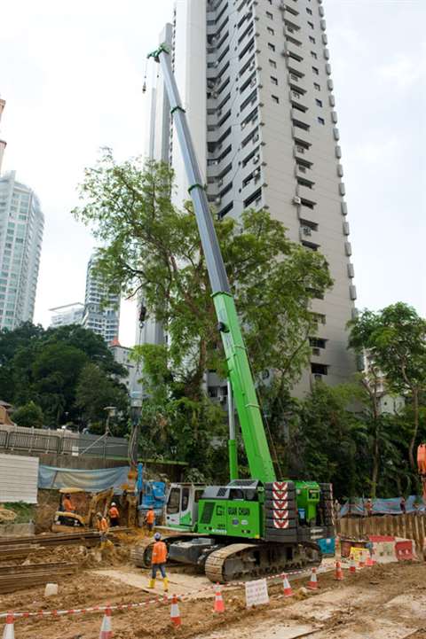 Guan Chuan Engineering &amp; Construction use a 683 R-HD for demanding pile wall applications