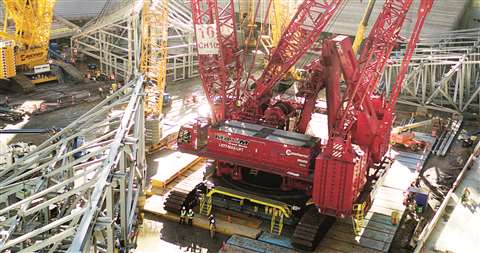 Maxim CraneWorks’ Manitowoc 31000, with a capacity of 2,535 tons, recently finished installing the