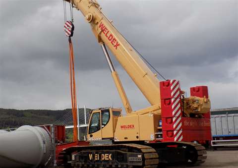 Weldex fitted Eminox CRT exhaust filters on three of its crawler cranes to allow them to operate in 