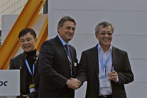 Eric Etchart, Manitowoc Cranes president, centre, congratulating Ang Kah Hong, Tiong Woon chairman, 