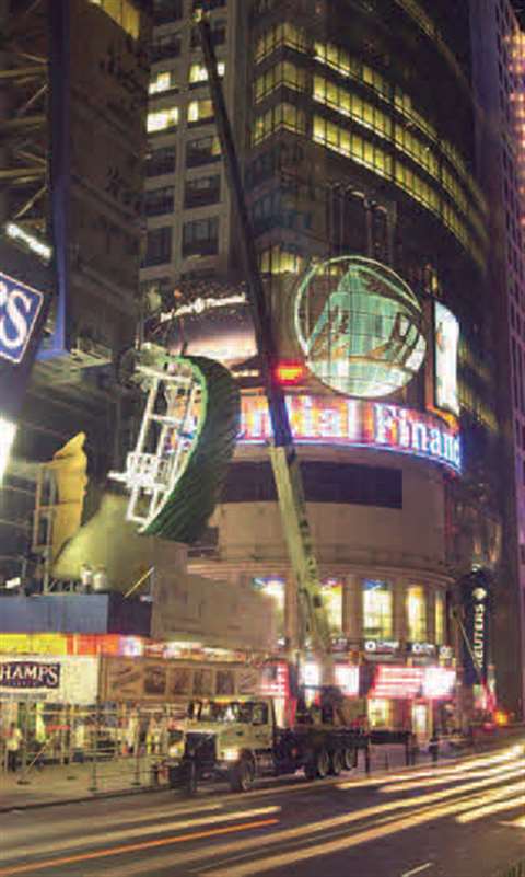 A 36 ton capacity National 1800 at work in New York