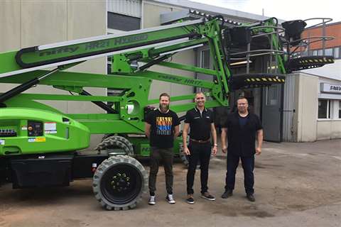 Jani Myllymäki (left) and Sami Tainio (right), stand with Niftylift’s Mark van Oosten