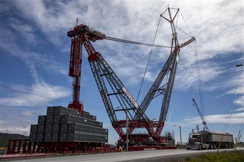Mammoet accelerates LNG in Canada with formerly ALE’s SK350 super heavy lifter