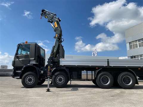 Hyva HC361 on Daf truck for the Portuguese Air Force side view all painted dark green