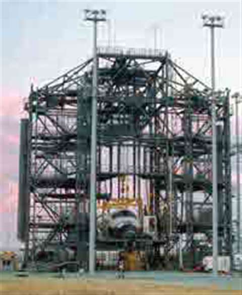 The Mate/Demate Device (MDD) is used in post-landing servicing operations and to place the shuttle a