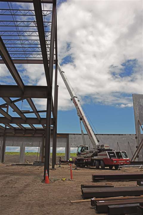 Florida Atlantic Ironworks’s Link-Belt HTC-86100 in action