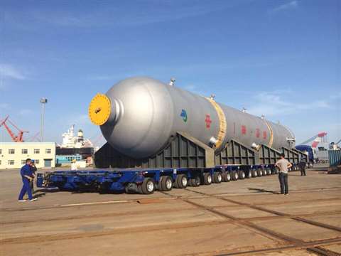 The hydrogenation reactor weighs 943 tonnes
