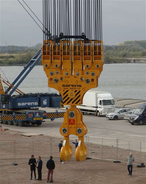 Sarens SGC 140 hook block