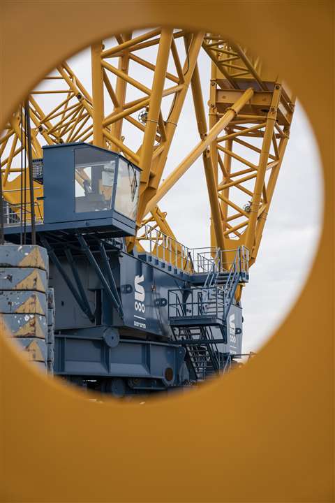 The SGC-90 can lift 1,650 tonnes