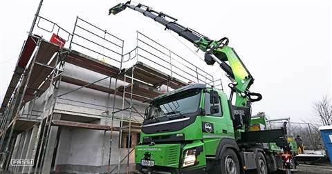 A recent Fassi installation was a green F1150RA.2.28 L616 xhe-dynamic on a new four axle Volvo FMX truck for German carpentry specialist Holzbau Dahm. Its maximum reach, with the jib, is almost 32 metres. It has the V7 RRC remote control and IMC Integral