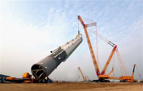 Sinopec using its 4,000 tonne XGC88000 crawler crane to lift a record load to a height of 108 metres
