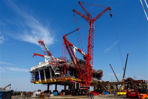 Mammoet jacking up LSP-2 platform with six towers of JS2400 system